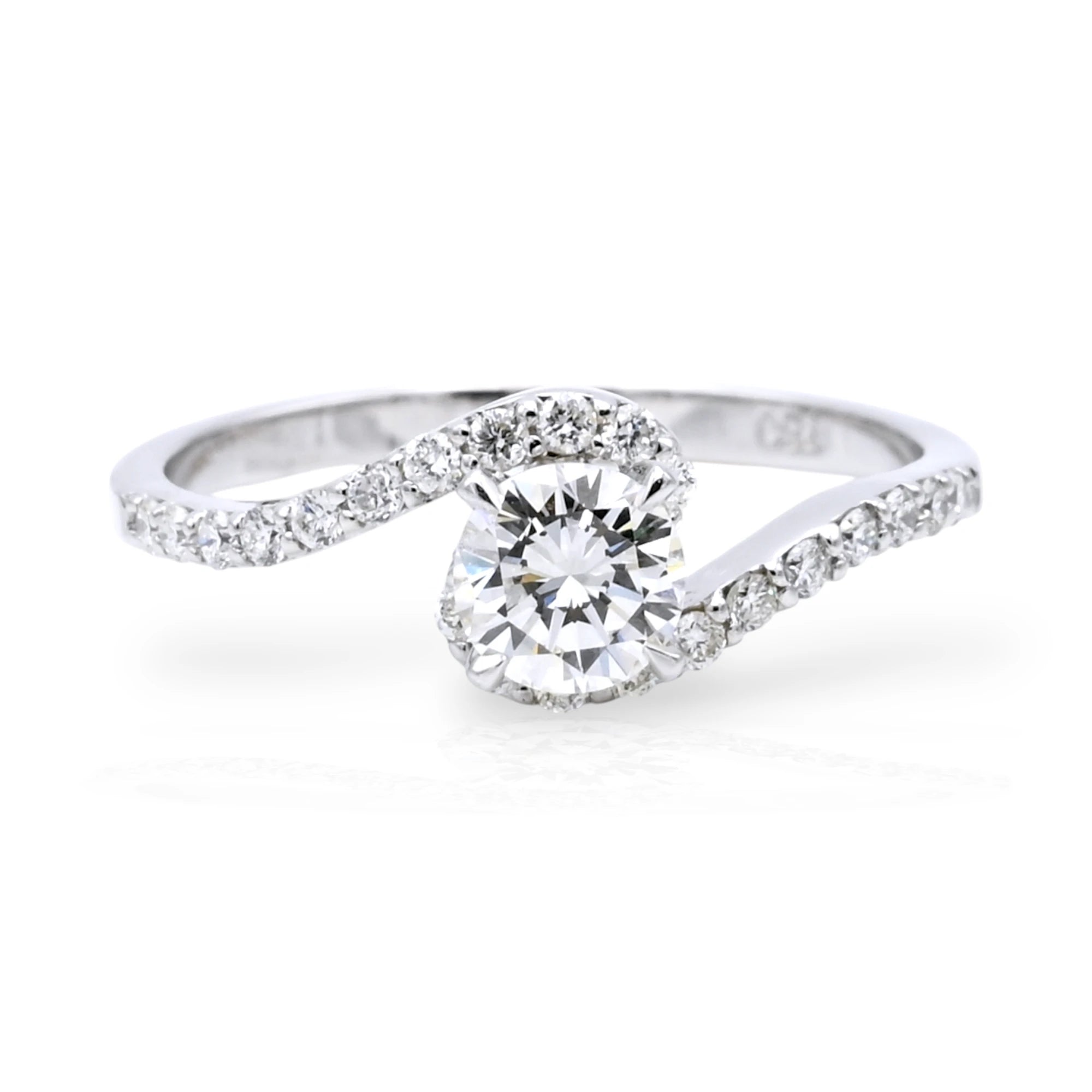 Diamond engagement ring 