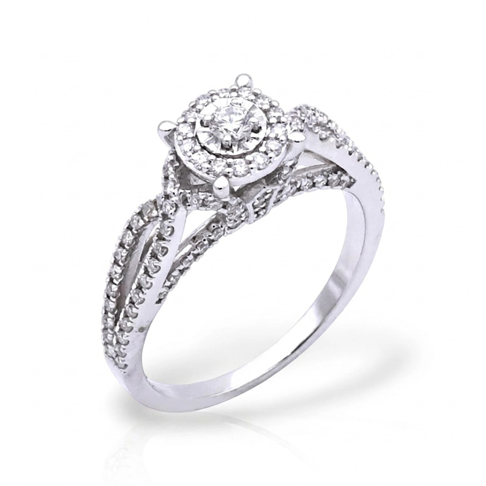 Solitaire diamond ring with halo